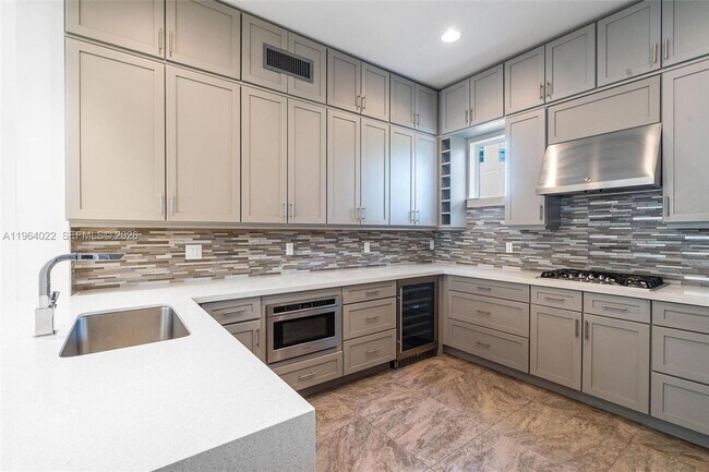 Photo - 1757 NE 9th St