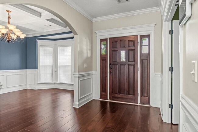 Photo - 839 Leyland Ln