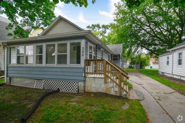 Building Photo - 4 Bed 1 Bath Single Family Home