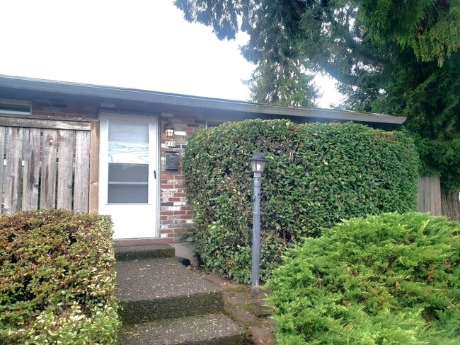 Building Photo - SE Tacoma Ave Duplex Unit 910 SE Tacoma St Duplex
