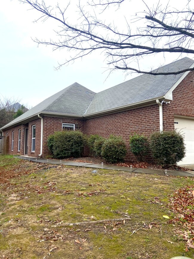 Photo - 256 Oxmoor Pl