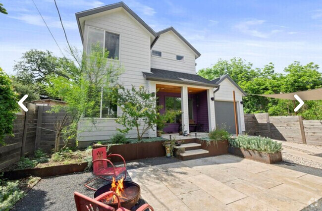 Building Photo - 2413 E 9th St Rental
