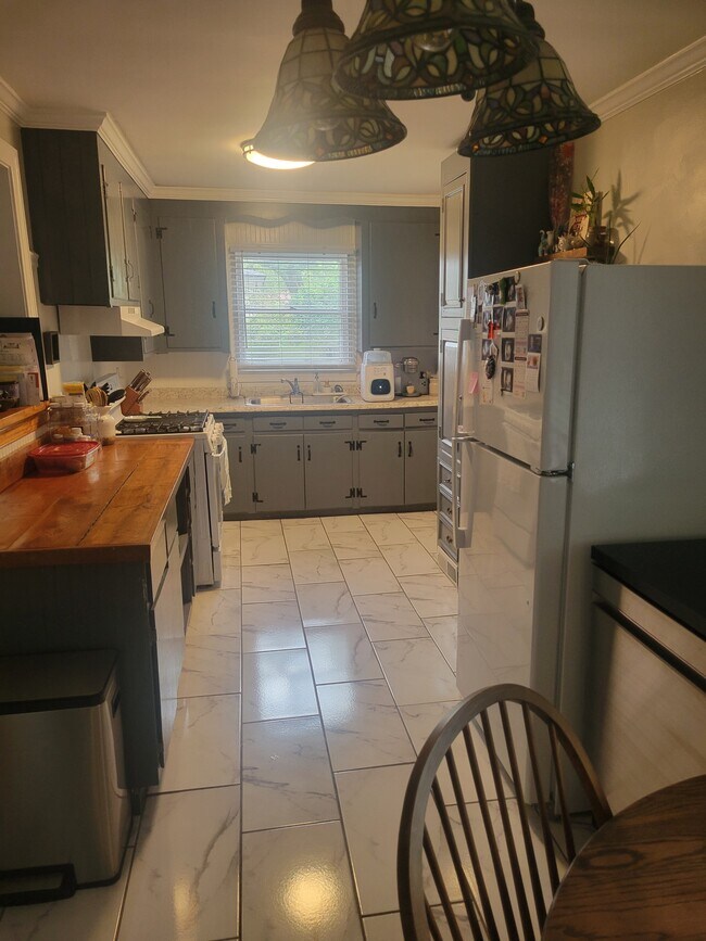 1275 Belmont Ct