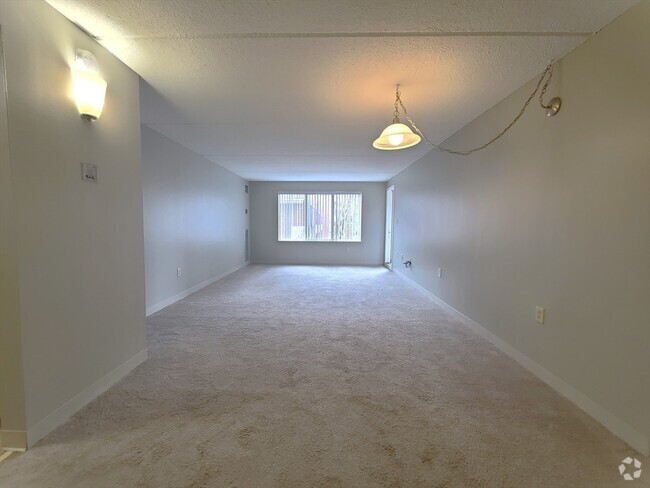 Building Photo - 1 S Point Dr Unit 404 Rental