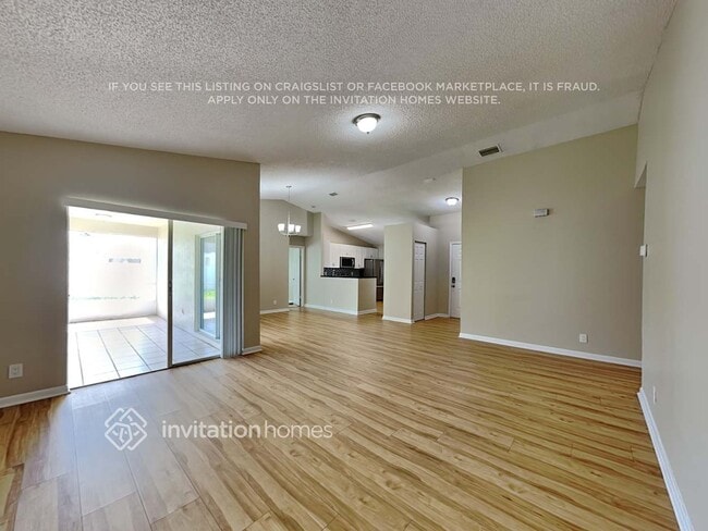 Photo - 224 W Riverbend Dr
