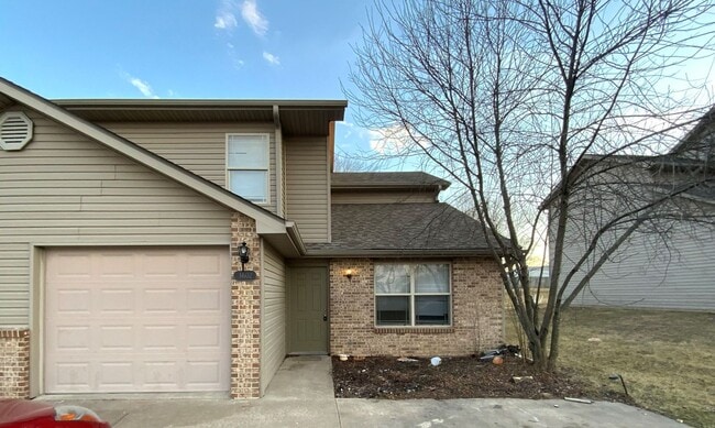 Photo - 4 Bedroom newly remodeled Duplex