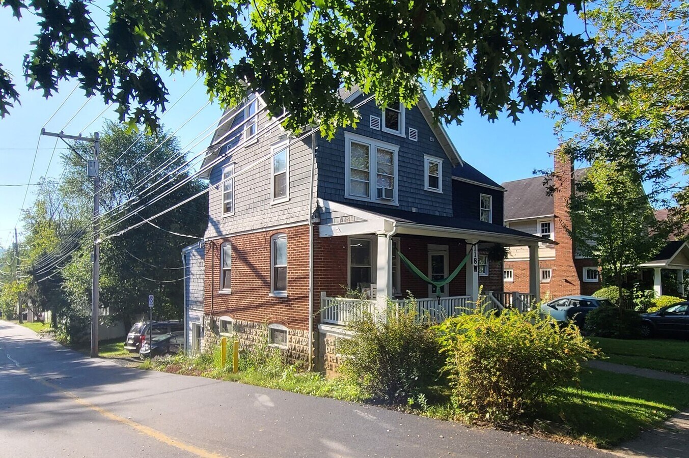 Photo - 3-Bedroom Student housing with 2 Parking S...