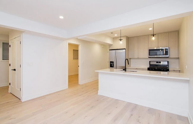 Photo - 1334 W Bryn Mawr Ave Unit G1