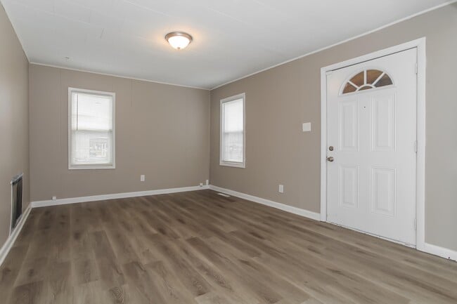 Photo - 1028 Midland Ave