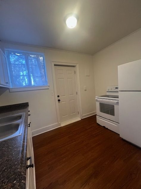 Photo - 208 Crestfield Rd