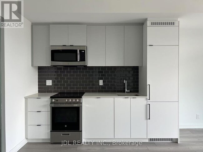 Photo - 285 Dufferin St