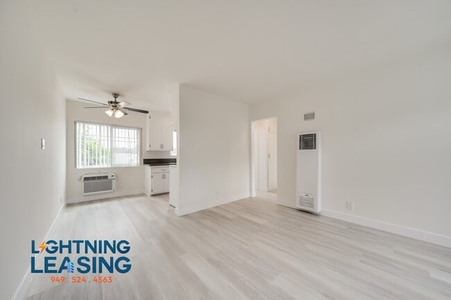 Photo - 14766 Delano St Unit 11