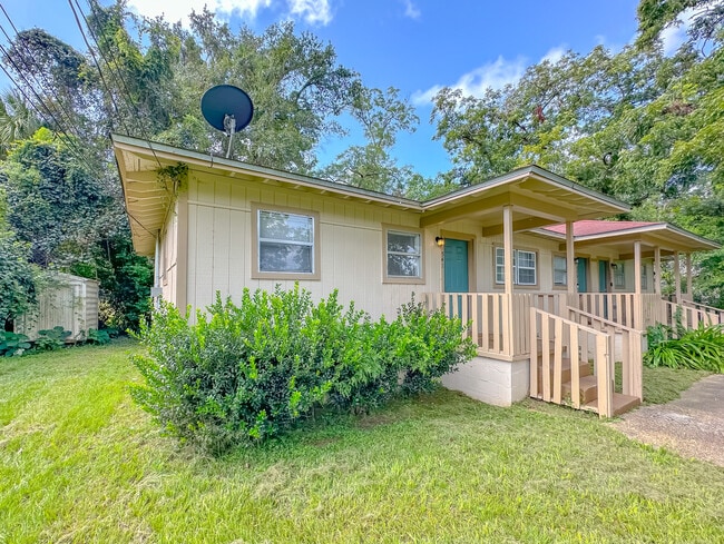 Building Photo - FAMU Triplex Unit 543