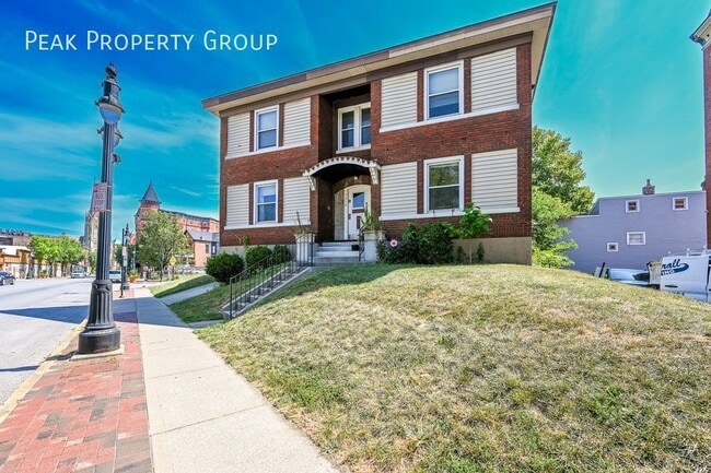 Building Photo - 2610 Woodburn Ave Unit 4