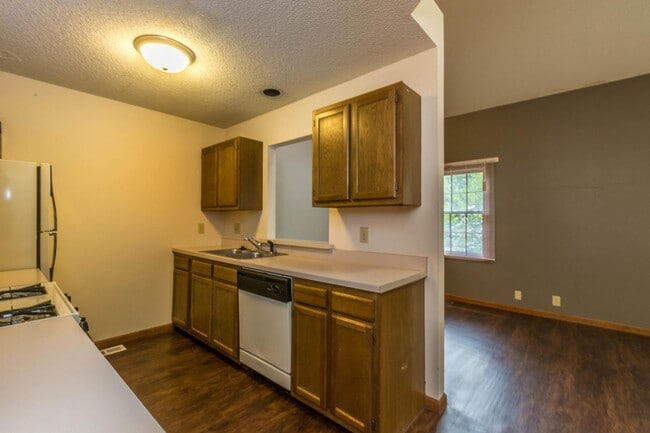 Photo - 1802 E Maxwell Ln