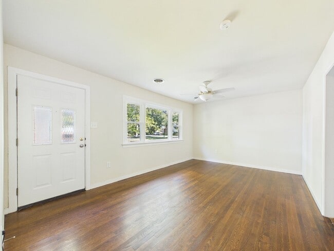 838 Greystone Ave