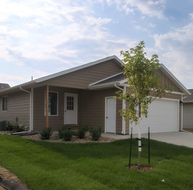 Building Photo - 5 BED | 2 BATH | DOUBLE GARAGE | BRAND-NEW... Rental