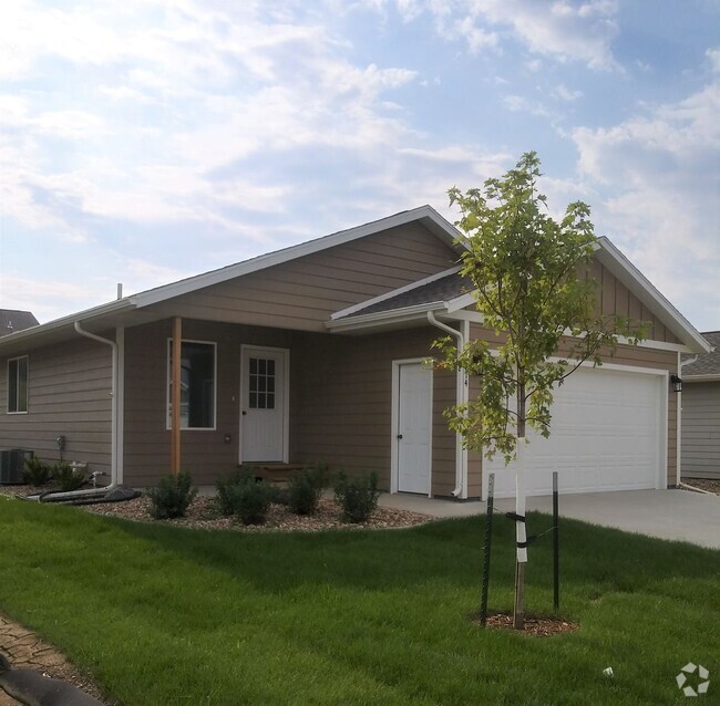 Building Photo - 5 BED | 2 BATH | DOUBLE GARAGE | BRAND-NEW... Rental