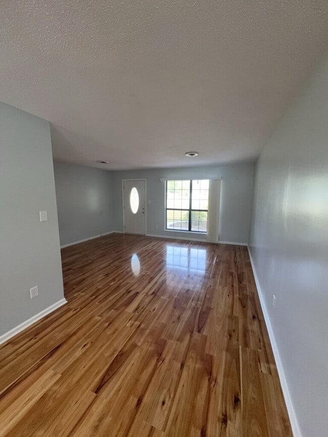 Photo - 110 Elwood Rd