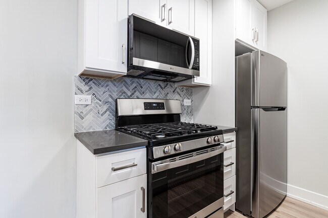 Photo - 531 W Aldine Ave