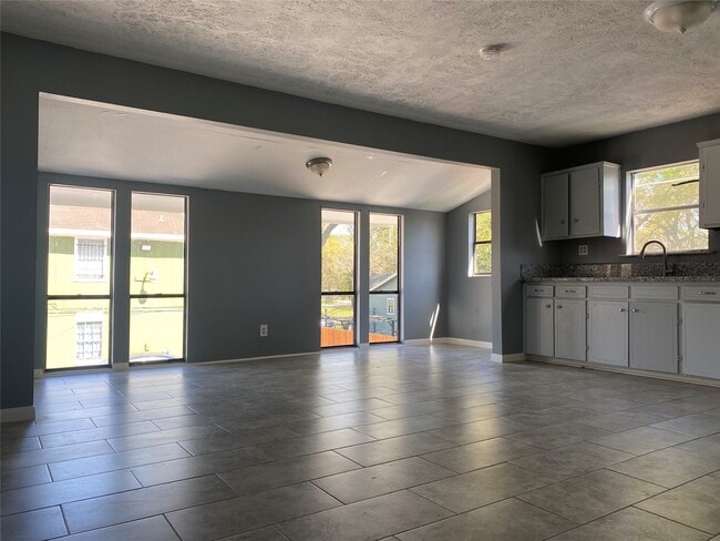 Photo - 8220 Glenview Dr