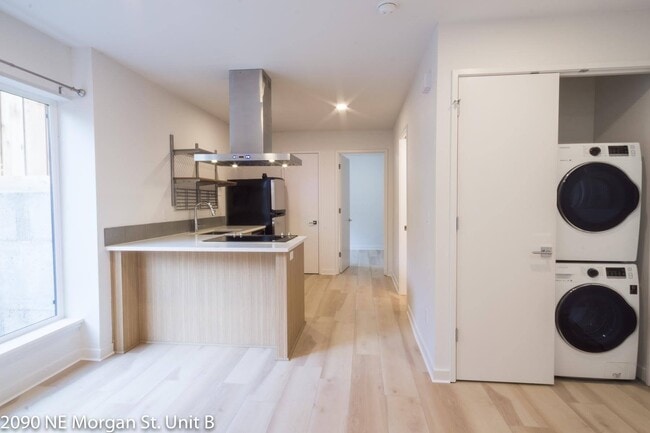 Building Photo - 2090 NE Morgan St Unit B Rental