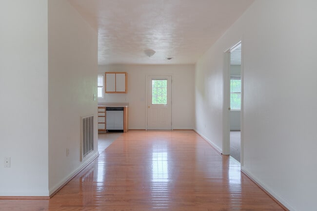 Photo - 907 Giles Rd