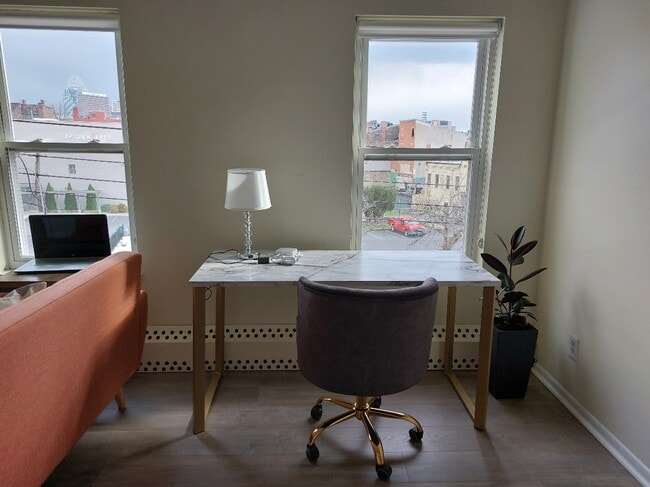 Amazing city view - 118 E Liberty St Apartments Unit D