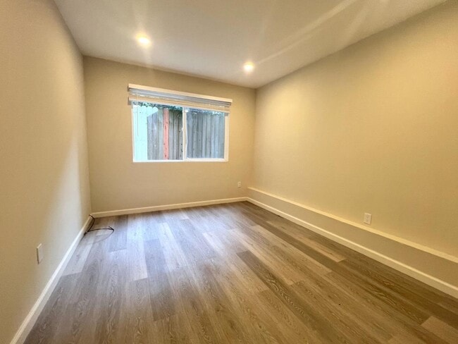 Building Photo - 65 Lausanne Ave Rental
