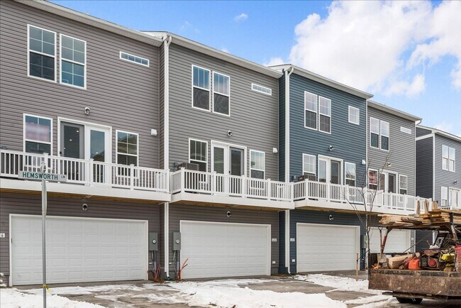 Photo - 644 Hemsworth Ln
