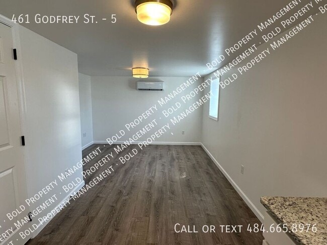 Photo - 461 Godfrey St Unit 5