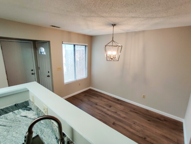 Photo - 17 Clemson Ct