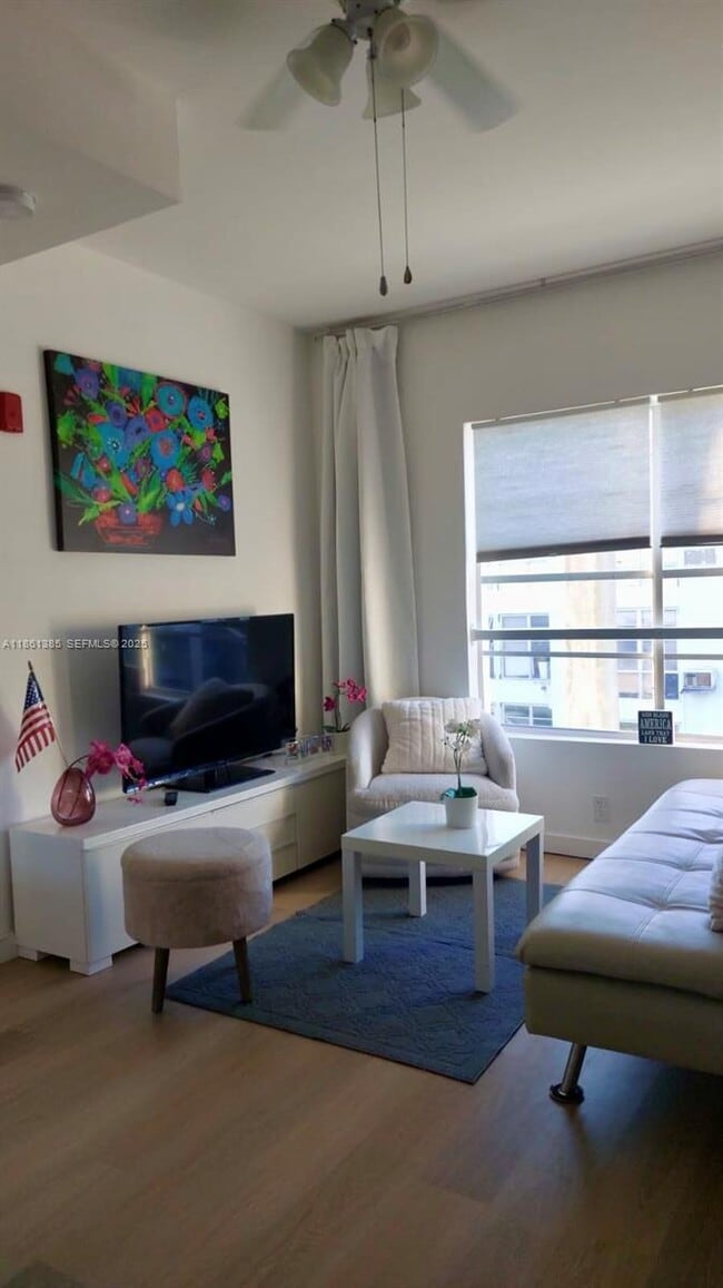 Building Photo - 1358 Pennsylvania Ave Unit 301