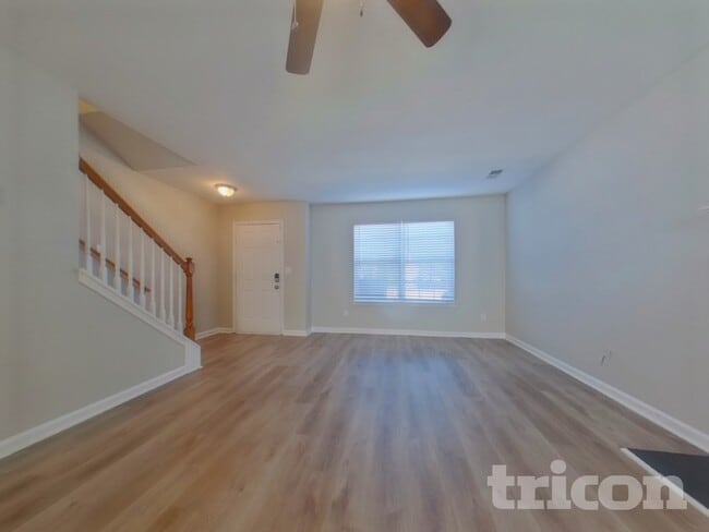 Photo - 120 Lakeside Point