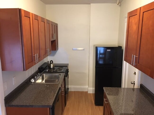 Building Photo - 9/1 No Fee! Spacious 1BR apartment on Allston/Brookline border