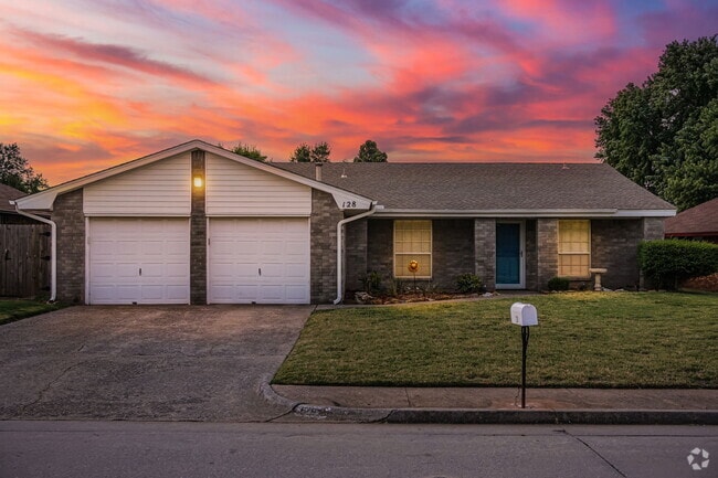 Building Photo - 128 W Platt Dr Rental