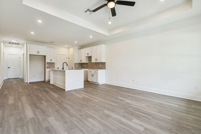 Building Photo - 261 Cathedral Dr