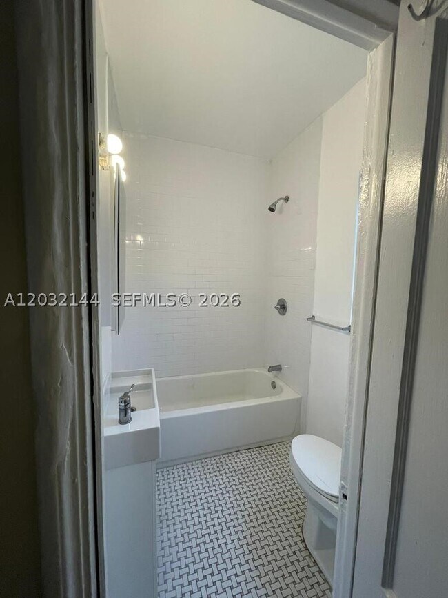 Photo - 480 NE 162nd St Unit 480
