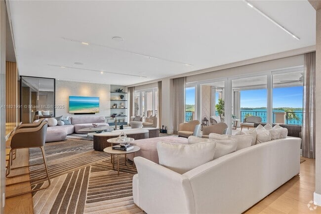Building Photo - 5242 Fisher Island Dr Unit 5242 Rental