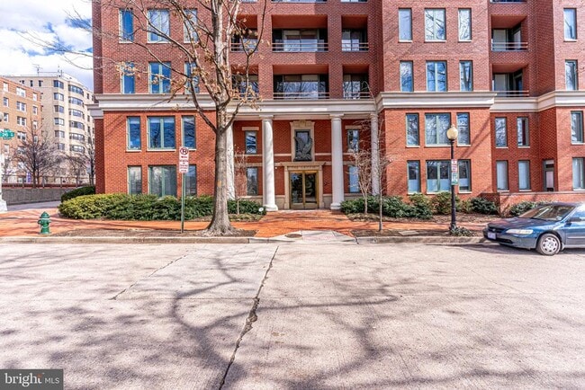 Photo - 955 26th St NW Unit 209