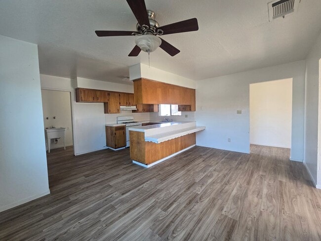 Photo - 3 Bedroom 2 Bathroom Home for Rent in Hanford