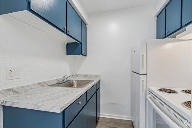 1BR, 1BA - 550SF - Kitchen