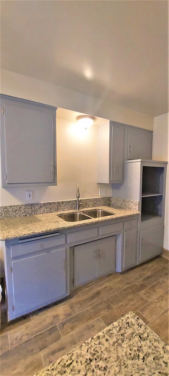 Building Photo - 12704 Cedar Ave Unit B