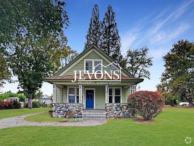 Building Photo - Charming 3-bedroom home with fenced backya...