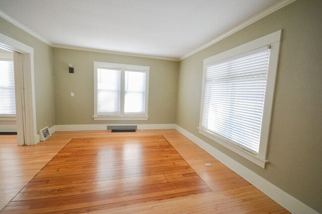 Photo - Lovely home in the heart of Kutzky Park!
