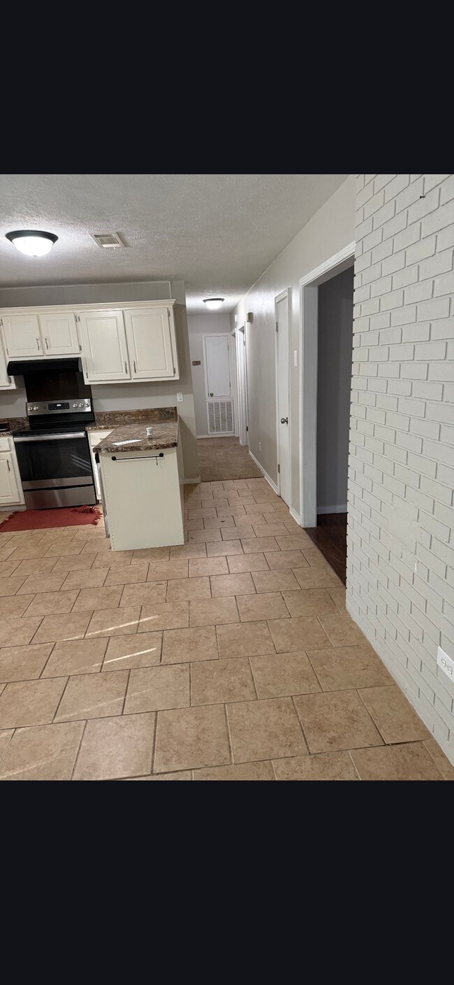 Photo - 619 Cherokee Rd