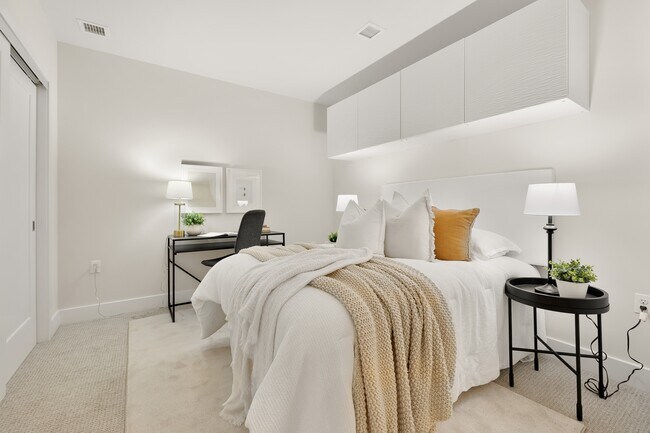 Photo - 525 Water St SW