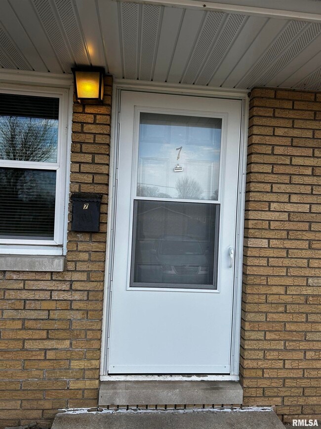 Building Photo - 1102 Oxford Ave Unit 7