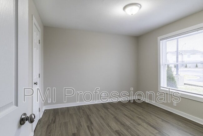 Photo - 111 Kingsridge Dr