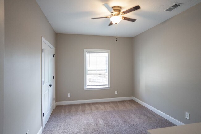 Photo - 657 Tree Top Trl